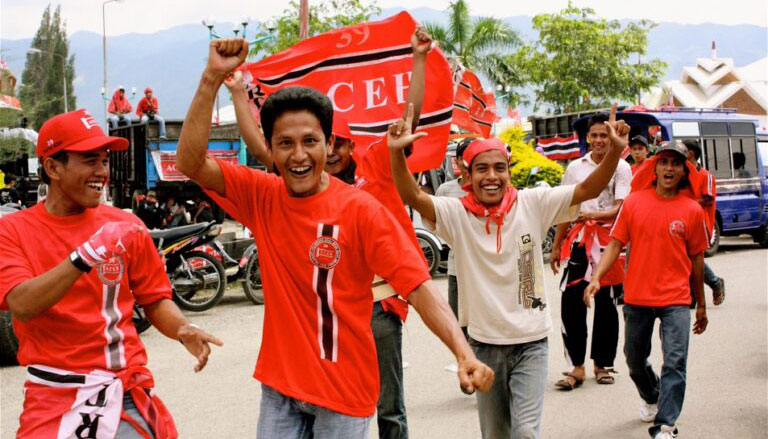 Anhänger der Partai Aceh auf einer Wahlkampfveranstaltung in Banda Aceh